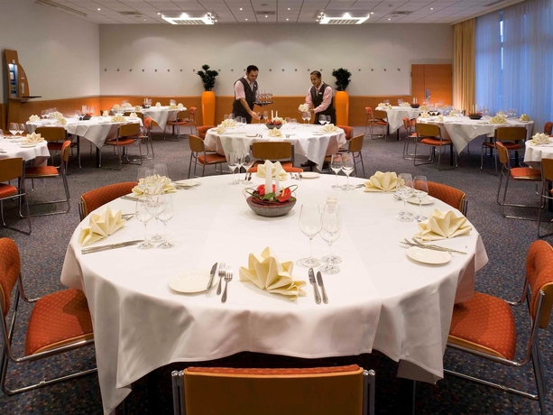 Imagen de los interiores del Hotel Novotel Zurich Airport Messe. Foto 16