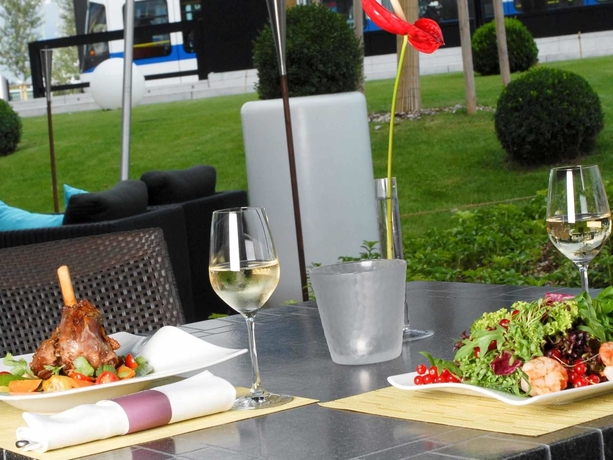 Imagen del bar/restaurante del Hotel Novotel Zurich Airport Messe. Foto 5