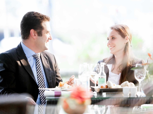 Imagen del bar/restaurante del Hotel Novotel Zurich Airport Messe. Foto 7