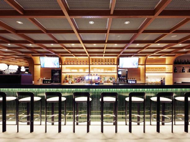 Imagen del bar/restaurante del Hotel Novotel Zurich Airport Messe. Foto 2