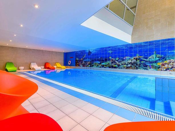 Imagen de la piscina del Hotel Novotel Zurich City West. Foto 11