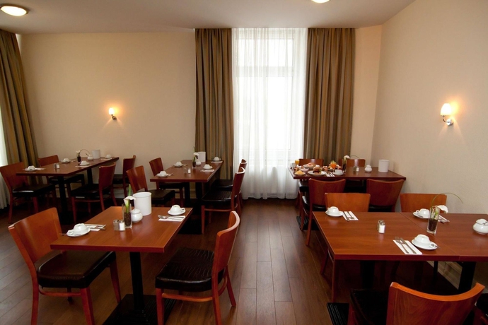 Imagen del bar/restaurante del Hotel Novum Continental Hamburg Hauptbahnhof. Foto 3