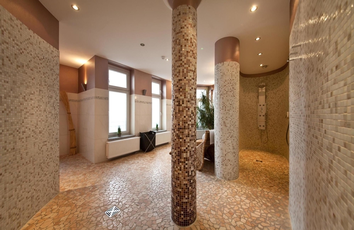 Imagen de la piscina del Hotel Novum Eleazar City Center. Foto 15