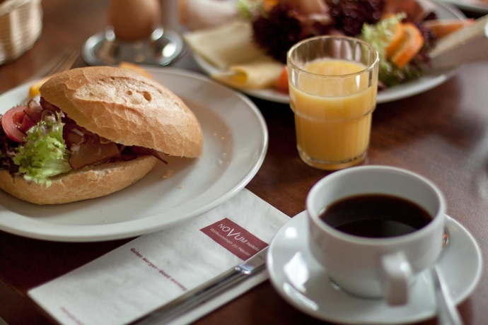 Imagen del bar/restaurante del Hotel Novum Eleazar City Center. Foto 7