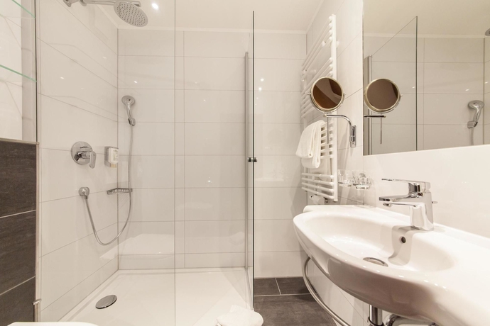 Imagen de la habitación del Hotel Novum Flora. Foto 11