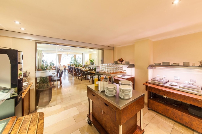 Imagen del bar/restaurante del Hotel Novum Flora. Foto 4