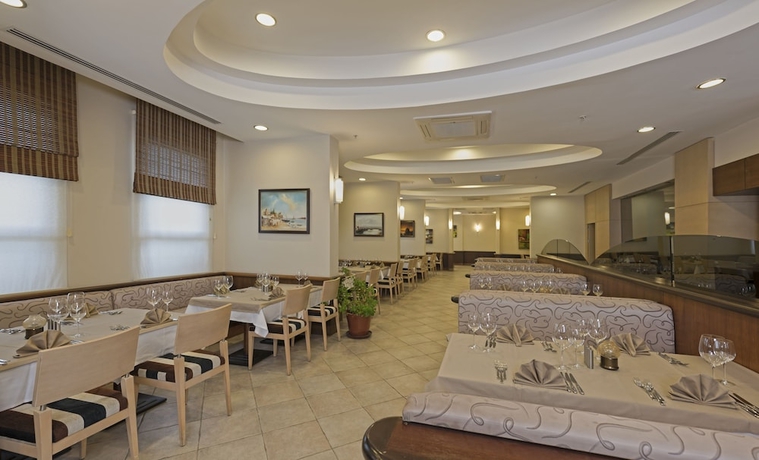 Imagen del bar/restaurante del Hotel Novum Garden Side - All Inclusive. Foto 6