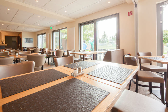 Imagen del bar/restaurante del Hotel Novum Hamburger Sporthotel. Foto 8