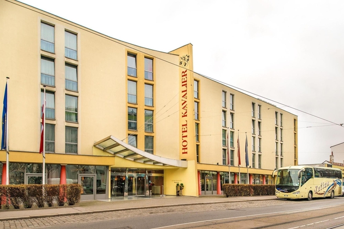 Imagen de los exteriores del Hotel Novum Kavalier. Foto 11