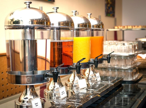 Imagen del bar/restaurante del Hotel Novum Kavalier. Foto 2