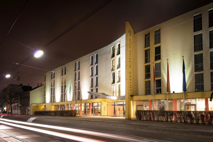 Imagen de los exteriores del Hotel Novum Kavalier. Foto 14