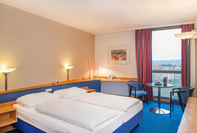 Imagen de los exteriores del Hotel Novum Kavalier. Foto 15