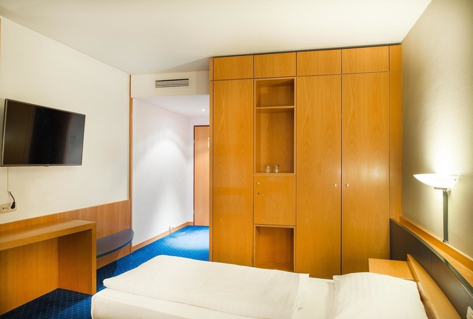 Imagen de la habitación del Hotel Novum Kavalier. Foto 7