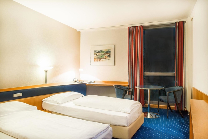 Imagen de la habitación del Hotel Novum Kavalier. Foto 9