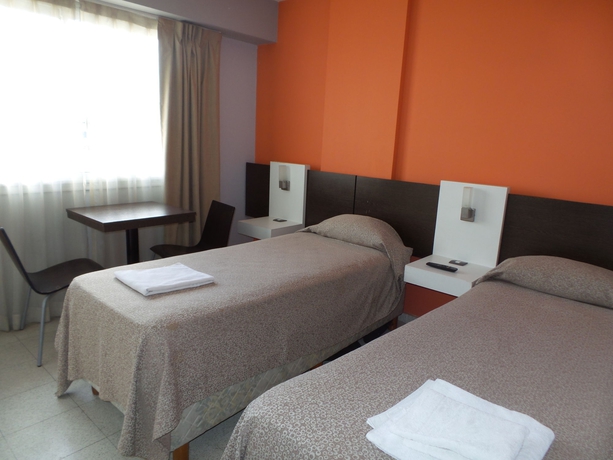 Imagen de la habitación del Hotel Novum Suites. Foto 4