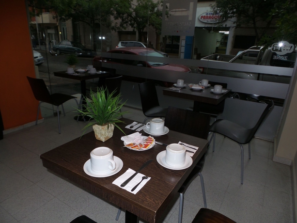 Imagen del bar/restaurante del Hotel Novum Suites. Foto 2