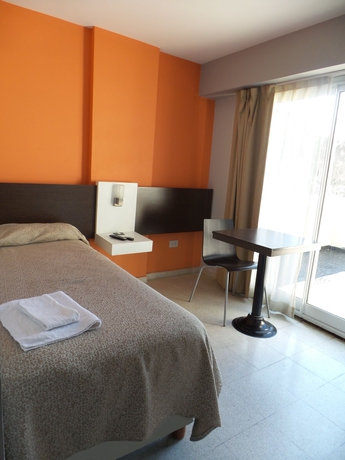 Imagen de la habitación del Hotel Novum Suites. Foto 9