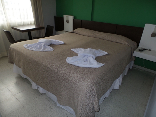 Imagen de la habitación del Hotel Novum Suites. Foto 11