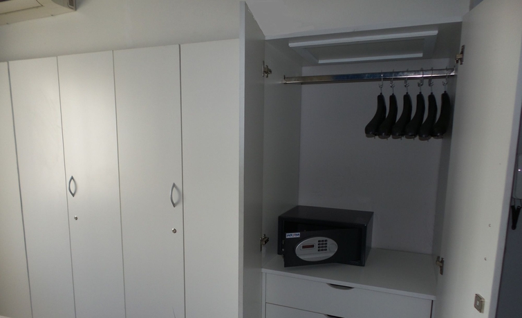 Imagen de la habitación del Hotel Novum Suites. Foto 12