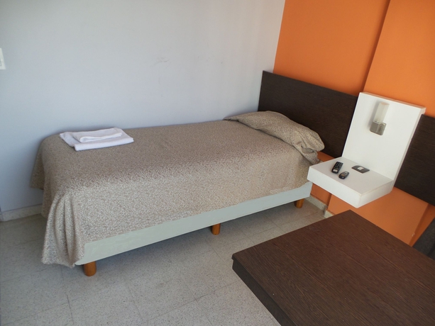 Imagen de la habitación del Hotel Novum Suites. Foto 14