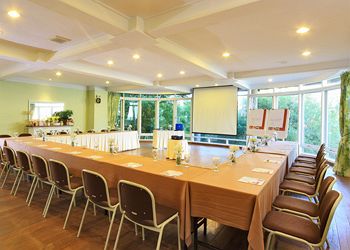 Imagen del bar/restaurante del Hotel Novus Giri Resort and Spa. Foto 3