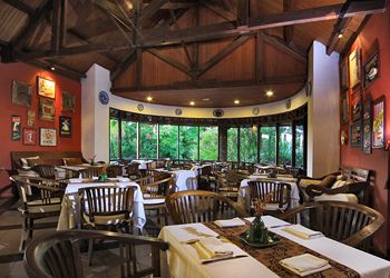 Imagen de la piscina del Hotel Novus Giri Resort and Spa. Foto 15