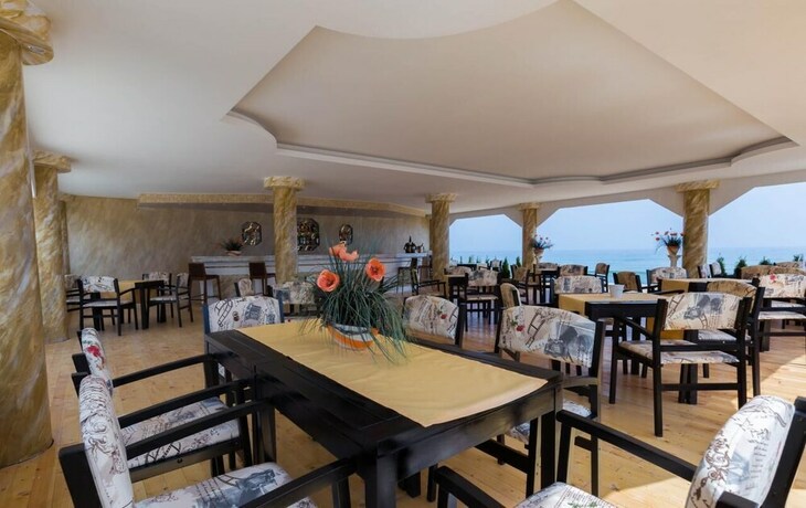 Imagen del bar/restaurante del Hotel Noy, Golden Sands. Foto 2