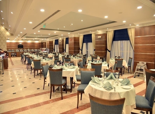 Imagen del bar/restaurante del Hotel Nozol Royal Inn. Foto 4