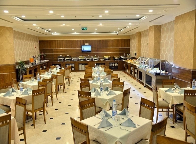 Imagen del bar/restaurante del Hotel Nozol Royal Inn. Foto 7