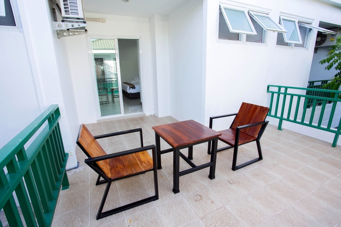 Imagen de los exteriores del Hotel Np. Foto 11