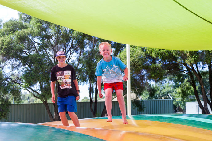 Imagen de los interiores del Hotel Nrma Dubbo Holiday Park. Foto 13