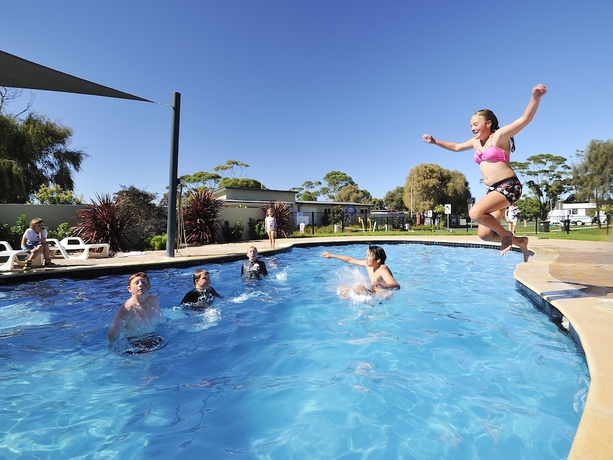 Imagen de la piscina del Hotel Nrma Eastern Beach Holiday Park. Foto 18