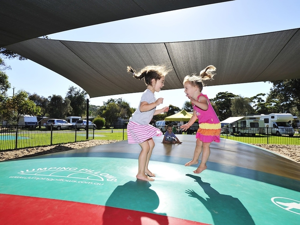 Imagen de los exteriores del Hotel Nrma Eastern Beach Holiday Park. Foto 11