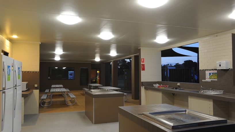 Imagen del bar/restaurante del Hotel Nrma Eastern Beach Holiday Park. Foto 3