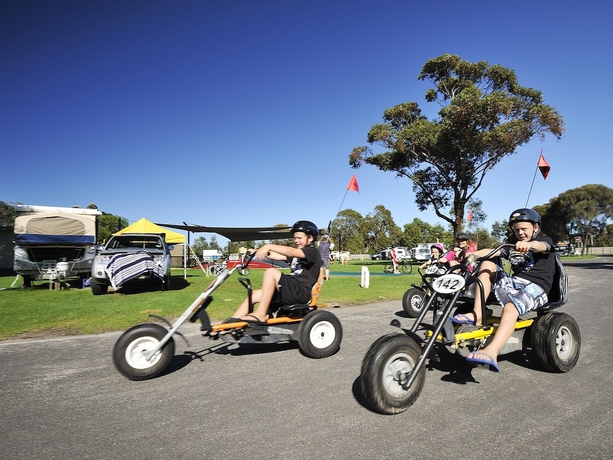 Imagen de los exteriores del Hotel Nrma Eastern Beach Holiday Park. Foto 16