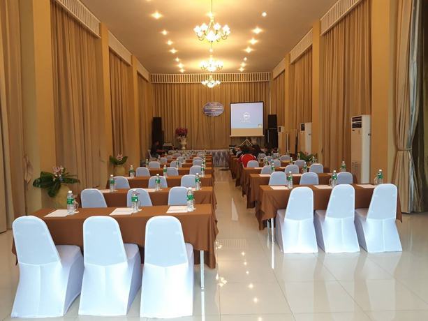 Imagen de los interiores del Hotel Nsiri Resort and. Foto 13