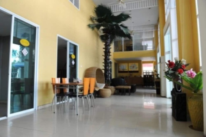 Imagen de los interiores del Hotel Nsiri Resort and. Foto 17