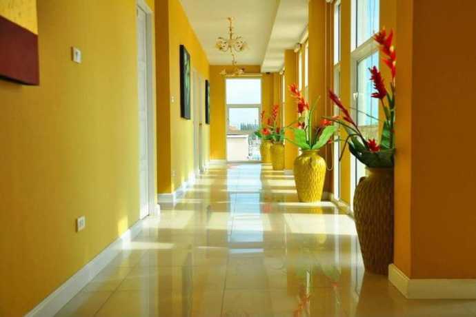 Imagen de los interiores del Hotel Nsiri Resort and. Foto 18
