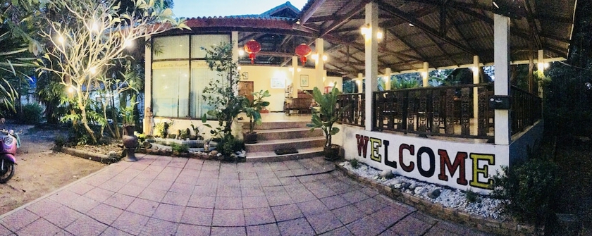 Imagen de los interiores del Hotel N.t. Lanta Resort. Foto 12