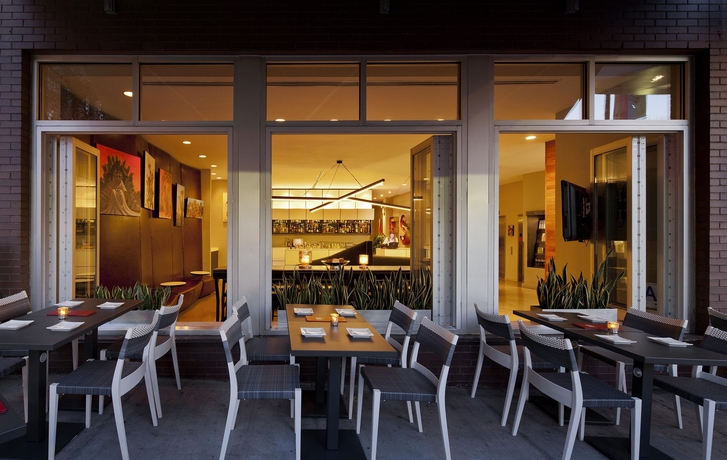 Imagen del bar/restaurante del Hotel Nu Hotel. Foto 2