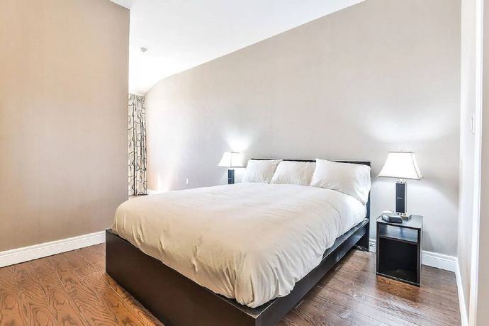 Imagen de la habitación del Hotel Nu Toronto. Foto 10