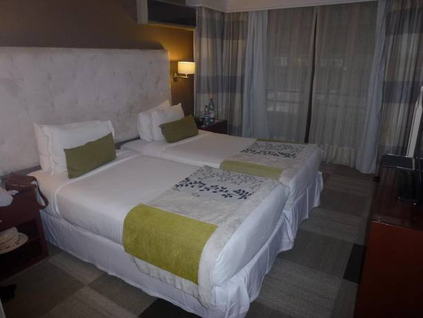Imagen de la habitación del Hotel Nu Toronto. Foto 12
