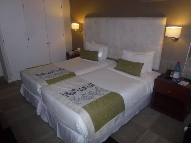 Imagen de la habitación del Hotel Nu Toronto. Foto 13
