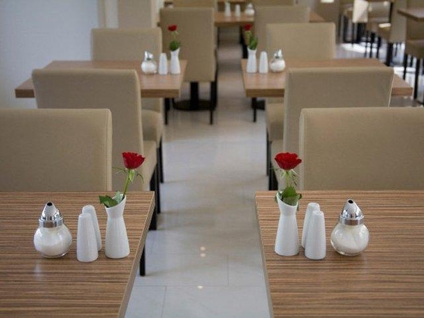 Imagen del bar/restaurante del Hotel Nu Wave. Foto 3