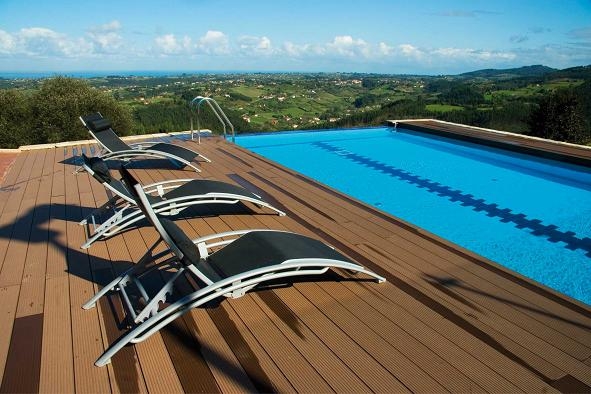 Imagen de la piscina del Hotel N&uacute;cleo Turistico Rural Laboz. Foto 4