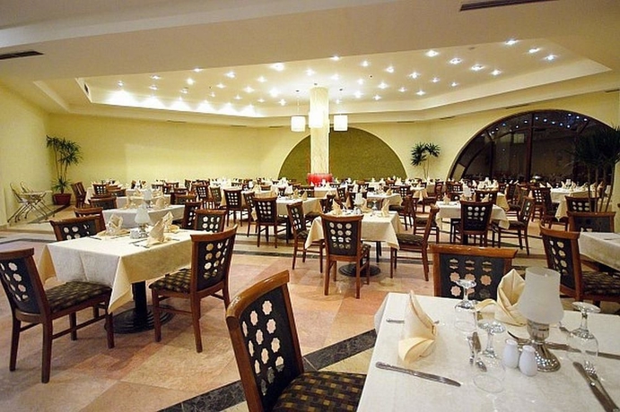 Imagen del bar/restaurante del Hotel Nubian Village, Families and Couples Only. Foto 2
