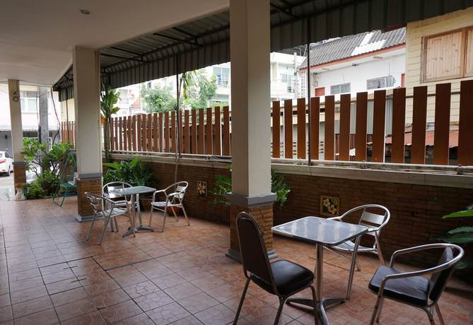 Imagen de los exteriores del Hotel Nuchjaree Place. Foto 9
