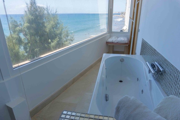 Imagen de los interiores del Hotel Nueva Suecia 716. Foto 19