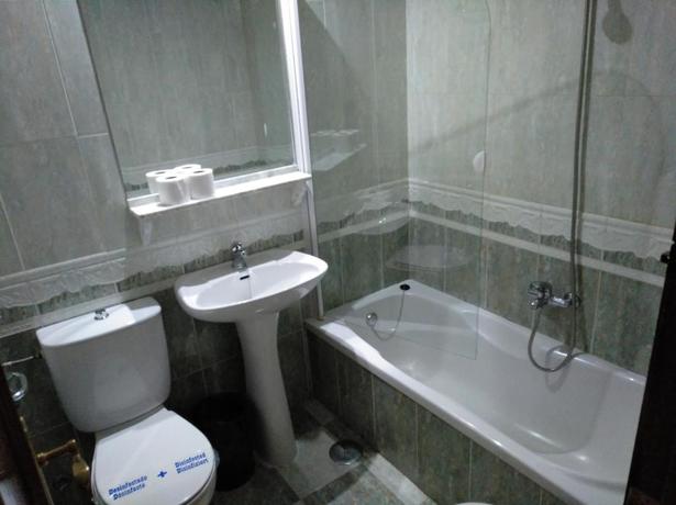 Imagen de la habitación del Hotel Nuevo Ara. Foto 8