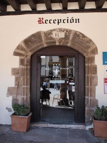 Imagen de los exteriores del Hotel Nuevo Arlanza. Foto 8